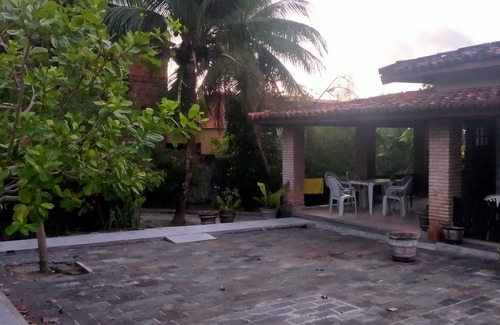 Itaparica House | Cozy vacation home surrounded by greenery a few steps from the sea