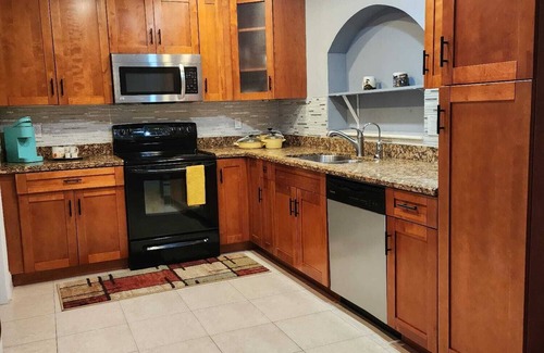 Boca Raton House | Cozy Vacation Spacious 5-bed/3bath that comfortably sleeps 11 people in Boca.