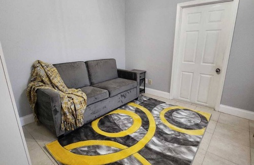Boca Raton House | Cozy Vacation Spacious 5-bed/3bath that comfortably sleeps 11 people in Boca.