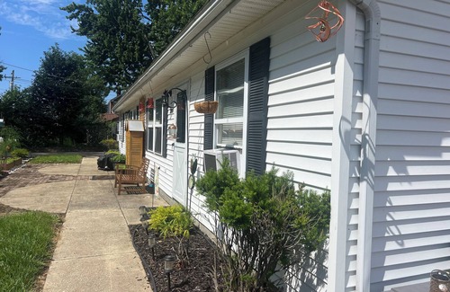 Ashtabula Cottage | Cozy Vibe, Clean, Beach Access, 10 mins to GOTL!