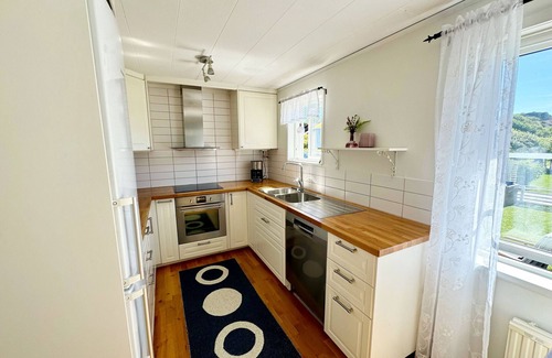 Kyrkesund Ski Chalet | Cozy villa in Klövedal on Tjörn | SE09075