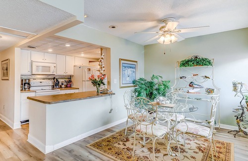 Folly Field Condo | Cozy Villa with Private Balcony, Shared Pool & Hot Tub - Walk to the Beach