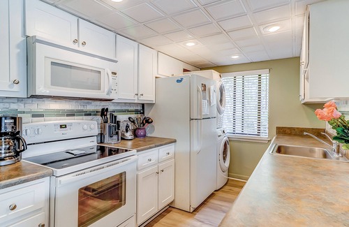 Folly Field Condo | Cozy Villa with Private Balcony, Shared Pool & Hot Tub - Walk to the Beach