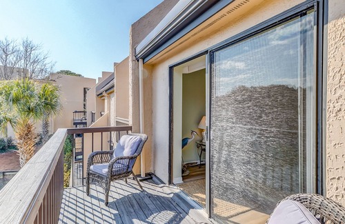 Folly Field Condo | Cozy Villa with Private Balcony, Shared Pool & Hot Tub - Walk to the Beach