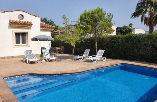 Riumar Villa | COZY VILLA WITH PRIVATE POOL in DELTA DE L' EBRE