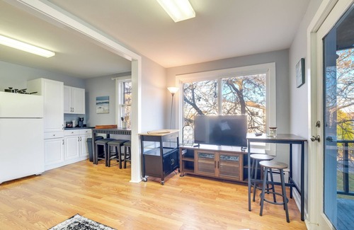 Hallowell Apartment | Cozy Water-View Apt in the Heart of Downtown!