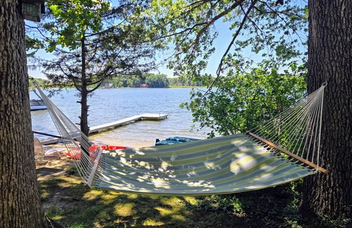 Scotts Cottage | Cozy Waterfront Cottage with Sandy Beach. Family friendly near many attractions.