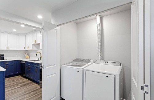 Des Moines House | Cozy Waterfront Stay – 2BR Just Minutes from Local Eats & Marina Life
