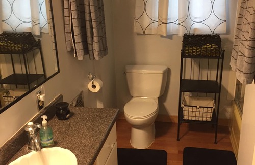 Bishop House | Cozy West Bishop Duplex, Short Stroll to Downtown