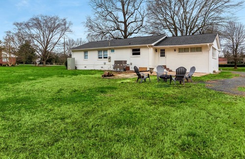 Moores Chapel House | Cozy Whitewater Center Retreat—Great for Groups!