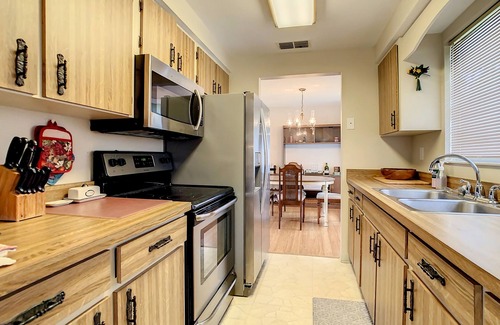 Venice House | Cozy Whole Home Half Mile From Venice Island