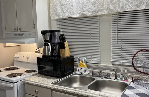Mooresville House | Cozy whole home in the downtown area. Pet Friendly. nn