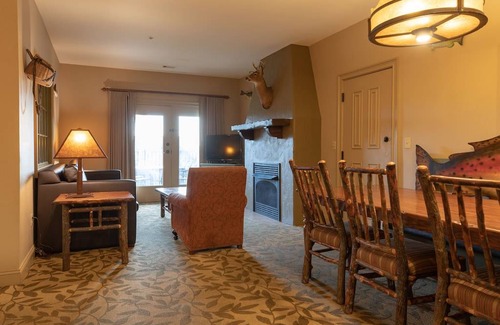 Big Cedars House | Cozy Wilderness Club at Big Cedar, 2 Bedroom Cabin