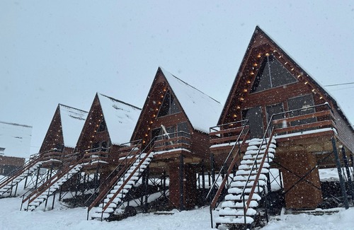 Kazbegi Cottage | cozy winter cottage in picturesqueue Gudauri with WiFi, near ski slopes