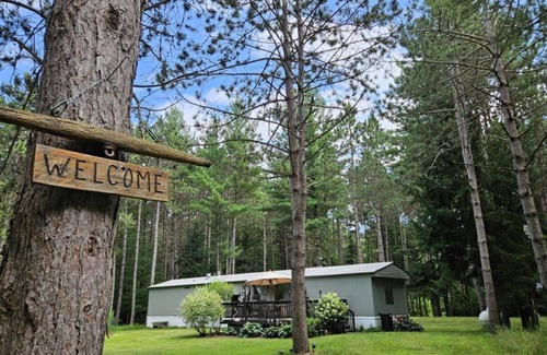 Wisconsin Dells House | Cozy Woodland Retreat- 10 mins from Downtown Dells