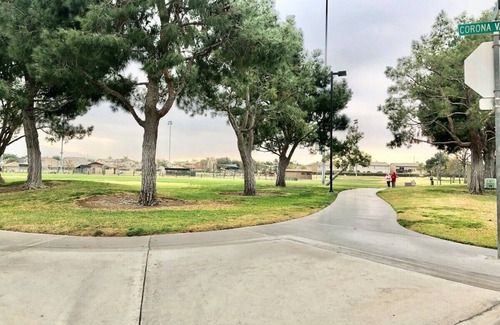 Eastvale Apartment | Cozy Workstay ✿ Steps away from park