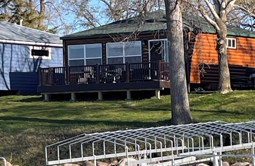 Osakis Cabin | Cozy year round cabin on Lake Osakis with game room, deck and kayaks!
