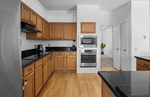 Carrollton House | Cozy4B2.5B｜Lush Backyard for leisure｜Fully furnished｜Garage access #42456