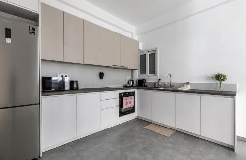 Pangrati Apartment | Cozyopolis - Timeless 3-BR Escape in Athens