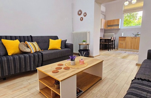 Petroupoli House | CozyPolis - Wonderful 2-bedroom house with AC, WiFi in beautiful Petroupoli