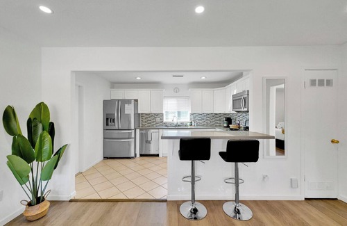 Lowlanders House | CozyStay in Central Silicon Valley w/Parkings, Wifi & AC, next to techs