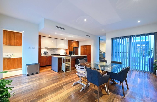 Subiaco House | Cozystays 3-bedroom house and only mins from cafes and perth cbd.