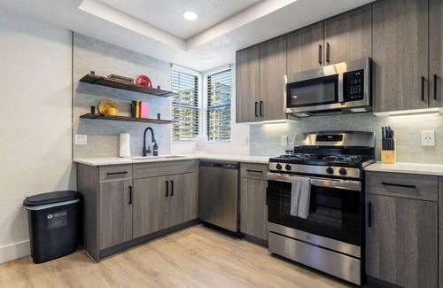 Kierland Apartment | CozySuites at Kierland Commons with pool#15