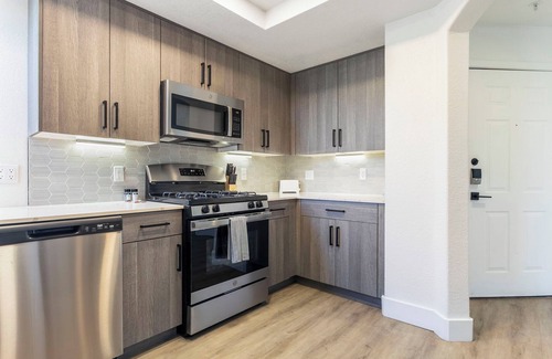 Kierland Apartment | CozySuites at Kierland Commons with pool#15