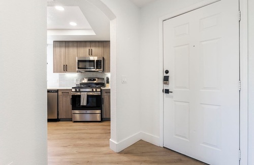 Kierland Apartment | CozySuites at Kierland Commons with pool#15