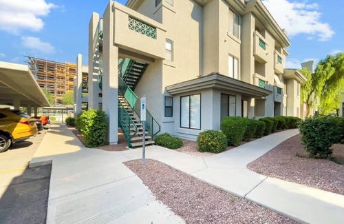 Kierland Apartment | CozySuites at Kierland Commons with pool #16