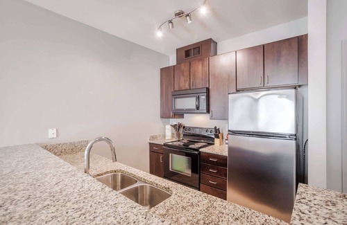 Central Business District Apartment | CozySuites at the Banks gym, pool 07