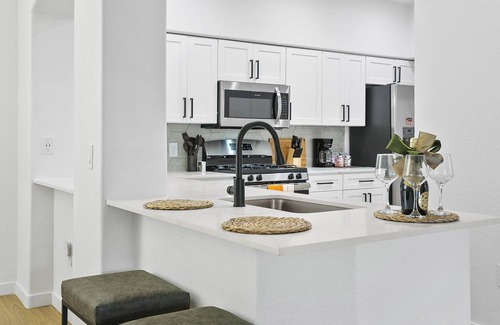 Glendale Sports and Entertainment District Apartment | CozySuites Glendale by the stadium with pool 04