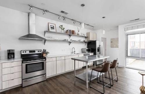 Downtown Indianapolis Apartment | CozySuites I Trendy 1BR, Bottleworks Indy #1