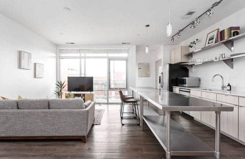 Downtown Indianapolis Apartment | CozySuites l Lavish 1BR, Bottleworks Indy #4