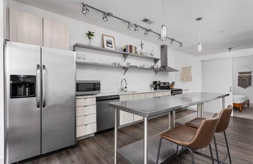 Downtown Indianapolis Apartment | CozySuites l Lavish 1BR, Bottleworks Indy #4