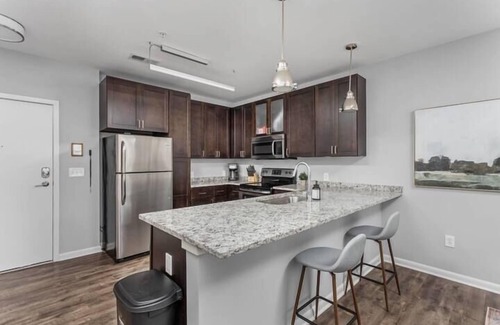 Cole-Noble District Apartment | CozySuites l Roomy 1BR, Monument Circle, Indy