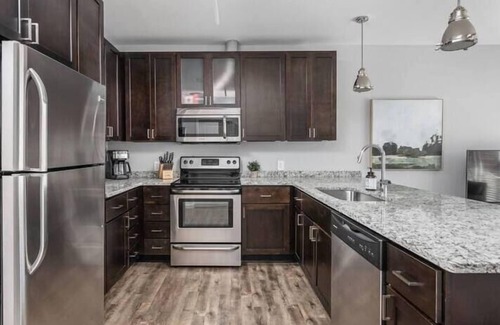 Cole-Noble District Apartment | CozySuites l Roomy 1BR, Monument Circle, Indy