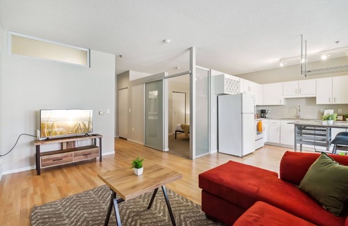 Mill District Apartment | CozySuites Mill District with pool, gym #07