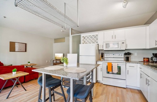 Mill District Apartment | CozySuites Mill District with pool, gym #07