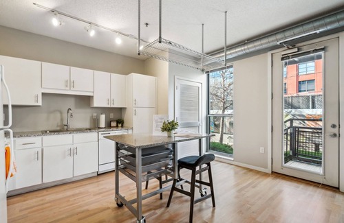 Mill District Apartment | CozySuites Mill District with pool, gym #07