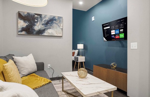 Cultural District Apartment | CozySuites Modern 1BR in Downtown Pitts #1