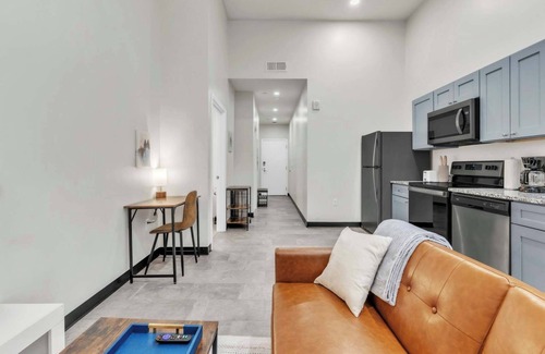 Cultural District Apartment | CozySuites Modern 1BR in Downtown Pitts #15