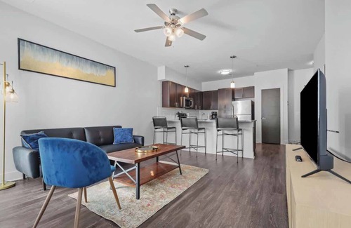 Indianapolis Apartment | CozySuites Modern 1BR, Nora Indianapolis #8