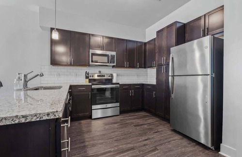 Indianapolis Apartment | CozySuites Modern 1BR, Nora Indianapolis #8