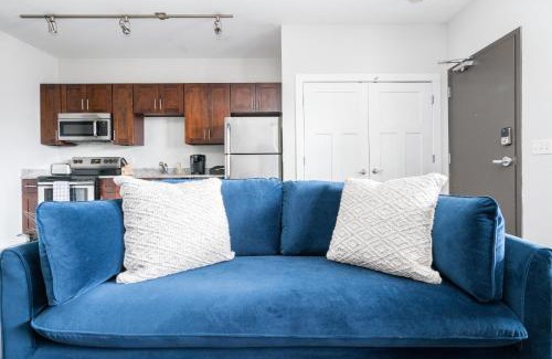 Music Row Apartment | CozySuites Music Row Elegant 1BR w free parking 15