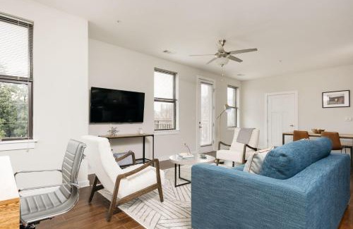 Music Row Apartment | CozySuites Music Row Spacious 2BR with free parking 40