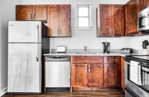 Music Row Apartment | CozySuites Music Row Spacious 2BR with free parking 16