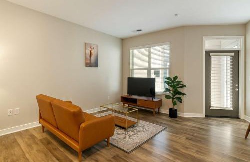 Mile Square Apartment | CozySuites - Penrose On Mass with pool and parking#10