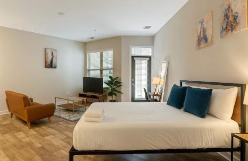 Mile Square Apartment | CozySuites - Penrose On Mass with pool and parking#10
