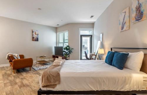 Mile Square Apartment | CozySuites - Penrose On Mass with pool and parking#10